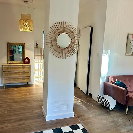 Rez-de-jardin Lumineux En Plein Centre De דירה *