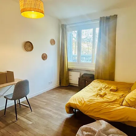 Rez-de-jardin Lumineux En Plein Centre De *