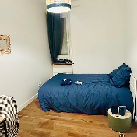 Rez-de-jardin Lumineux En Plein Centre De דירה