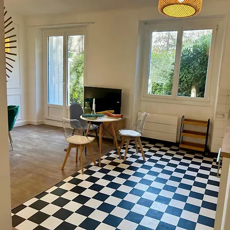 דירה Rez-de-jardin Lumineux En Plein Centre De *