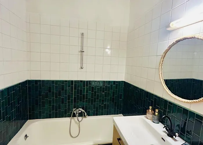 Rez-de-jardin Lumineux En Plein Centre De