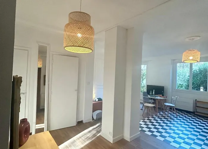 Rez-de-jardin Lumineux En Plein Centre De גרנובל