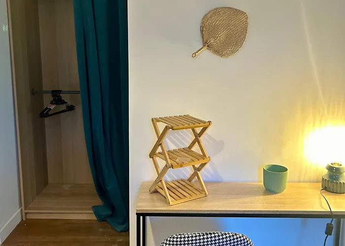 Rez-de-jardin Lumineux En Plein Centre De דירה *