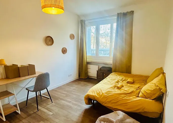 Rez-de-jardin Lumineux En Plein Centre De *