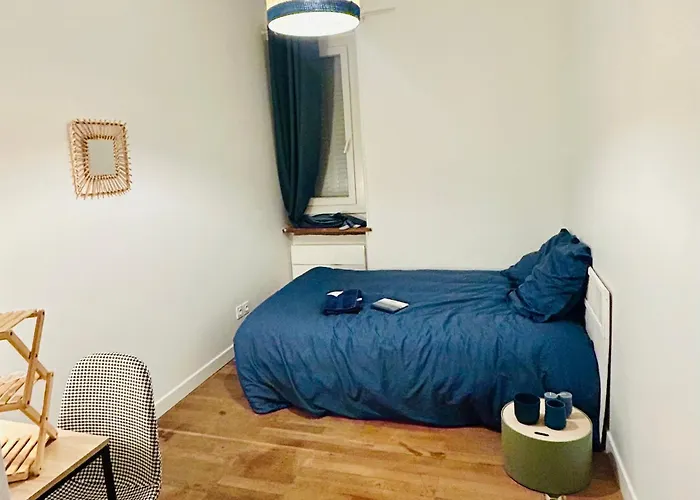 Rez-de-jardin Lumineux En Plein Centre De דירה