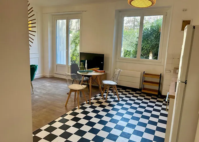 公寓 Rez-de-jardin Lumineux En Plein Centre De *