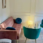 Rez-de-jardin Lumineux En Plein Centre De דירה